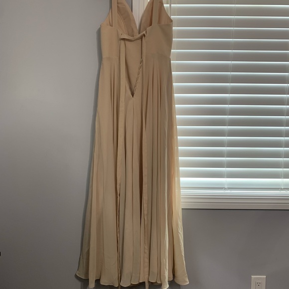 brand new bridesmaids dress that was never used no alterations, tried on once - Picture 4 of 8